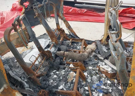 2026 Tesla Model Y Long Range Dual Motor All-Wheel Drive/Long Range Launch Series из США, поврежденный, VIN 7SAYGDEE1TA394561